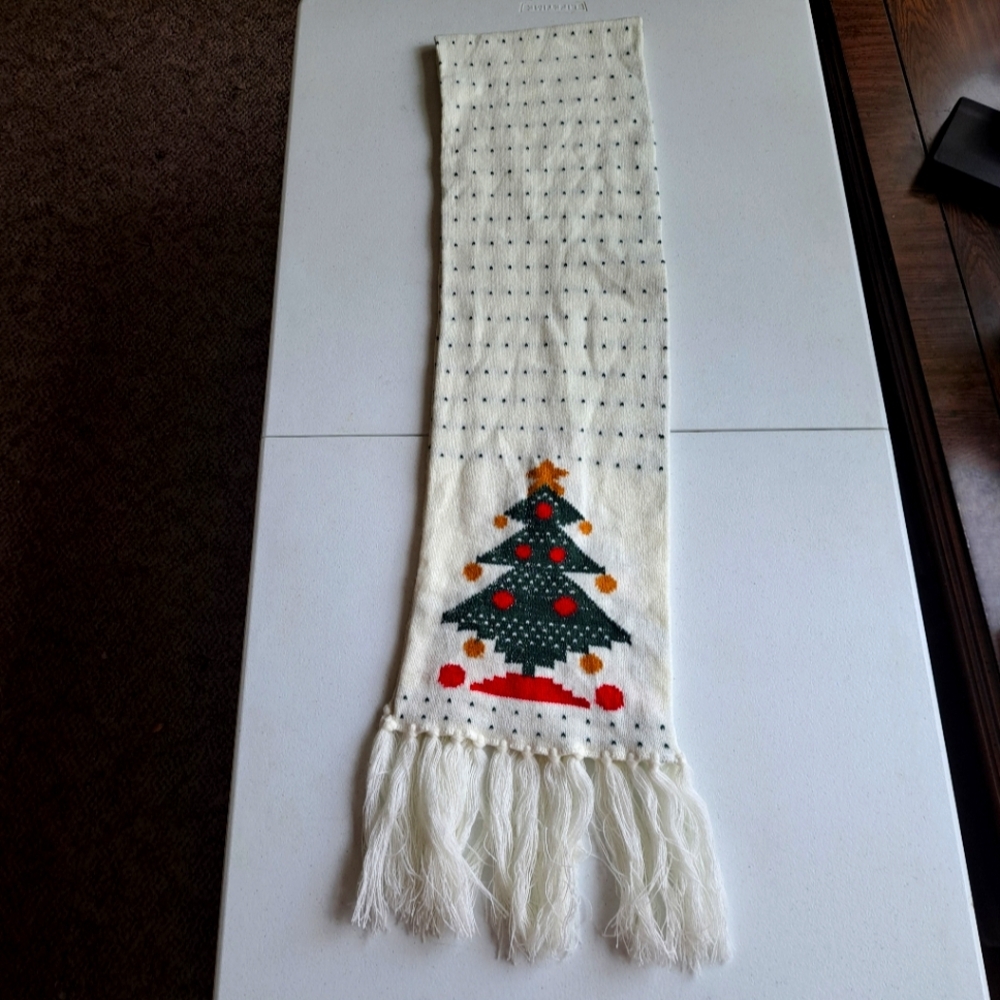 Christmas Scarf 🎄 - Picture 3 of 5